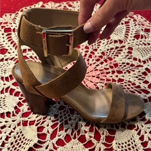 Vionic Sofia Women’s Suede Strappy Heel/Sandals